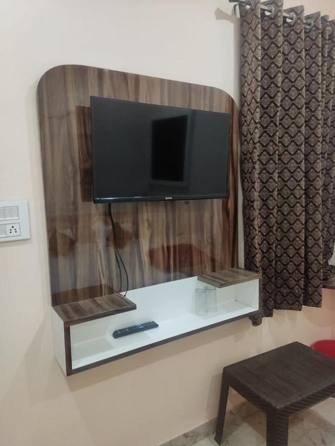 The Orchid Villa Homestay - Walkable Distance From Taj Mahal آغْرا المظهر الخارجي الصورة