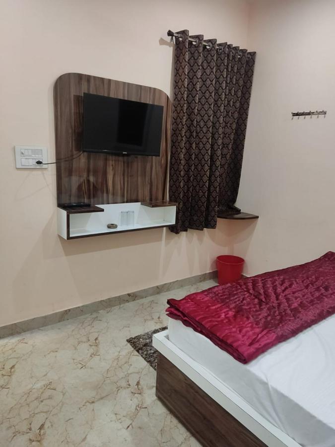 The Orchid Villa Homestay - Walkable Distance From Taj Mahal آغْرا المظهر الخارجي الصورة