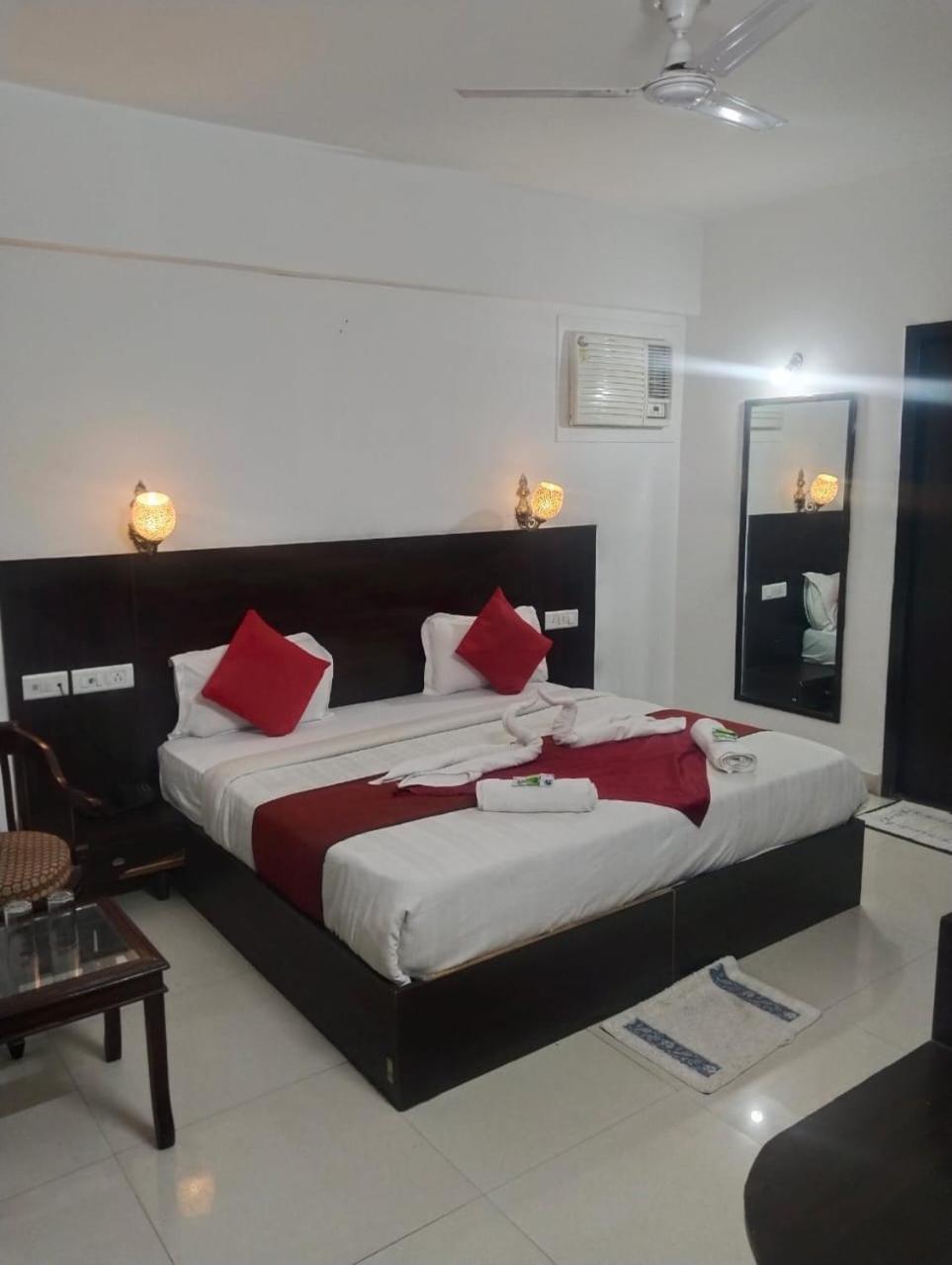 The Orchid Villa Homestay - Walkable Distance From Taj Mahal آغْرا المظهر الخارجي الصورة