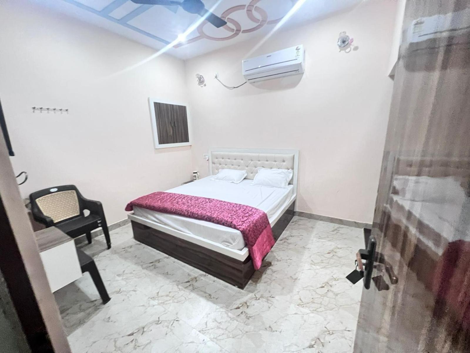 The Orchid Villa Homestay - Walkable Distance From Taj Mahal آغْرا المظهر الخارجي الصورة
